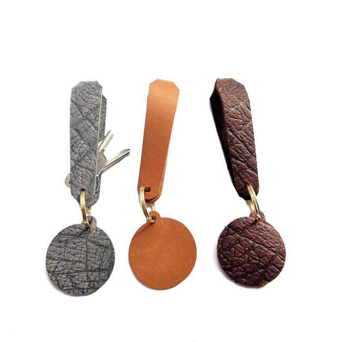 Odinė raktinė su kilpele | Unisex minimalistinė dovana  