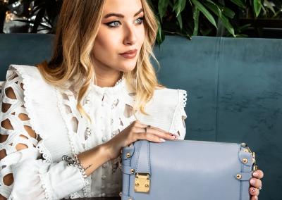 dark taupe  tamsiai pilkai ruda Moteriška odinė rankinė moterims Natūralios odos odinis prabangus brangus  talpi, graži, patogi ir stilinga itališka moteriška rankinė moterims tašė galanterija,praktiška kaledų ar gimtadienio dovana moterims:mamai,žmonai,draugei,sesei,dukrai.