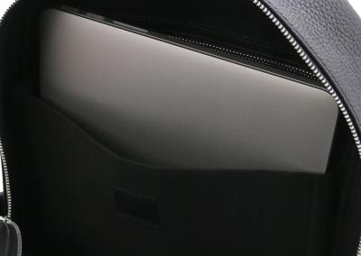 Taupe - tamsiai pilkai ruda Unisex odinė kuprinė vyrams ir moterims Natūralios odos odinis prabangus brangus  patogi ir prabangi odinė kuprinė vyrams ir moterims. Brangi dovana gimtadieniui ar Kalėdoms.