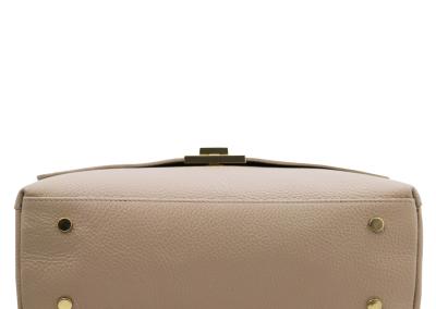 Taupe - šviesiai pilkai ruda Moteriška odinė rankinė moterims Natūralios odos odinis prabangus brangus  talpi, graži, patogi ir stilinga itališka moteriška rankinė moterims tašė galanterija, praktiška kaledų ar gimtadienio dovana moterims: mamai,žmonai,geriausiai draugei,sesei,dukrai.