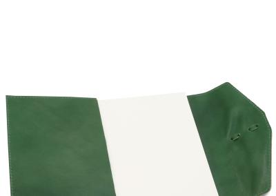 Miško žalumo - tamsiai žalia Unisex odinis XXX vyrams ir moterims Natūralios odos odinis prabangus brangus  smulkmeniška ir minimalistinė dovana komandiruotėms ar atostogoms. Donava Kalėdų proga vyrui tėvo dienai, sūnui.