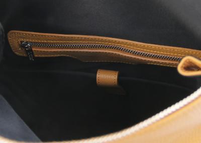 caramel Unisex odinė kuprinė vyrams ir moterims Natūralios odos odinis prabangus brangus  patogi ir prabangi odinė kuprinė vyrams ir moterims. Brangi dovana gimtadieniui ar Kalėdoms.